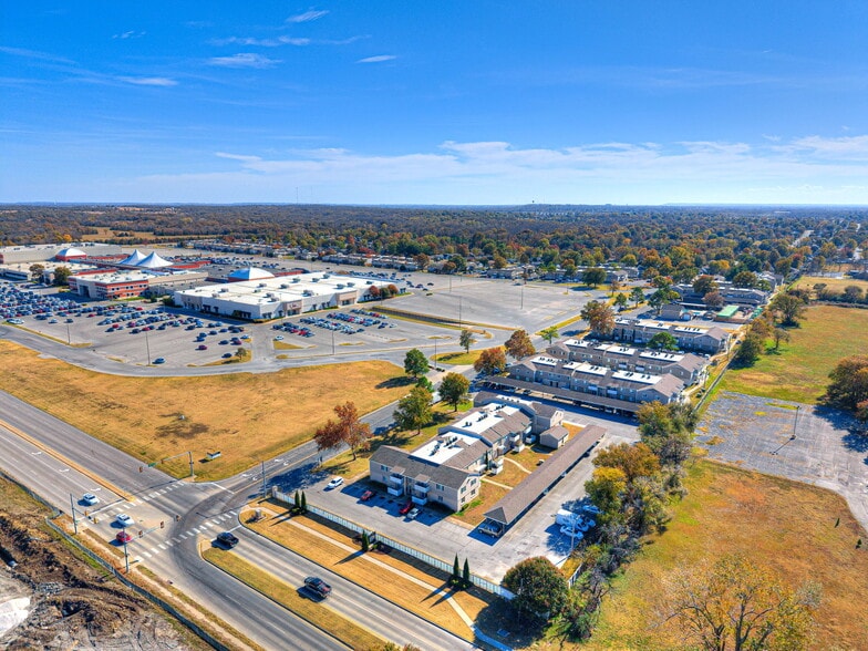More Photos Of 2302 S 137th East Ave, Tulsa Apartments For Sale