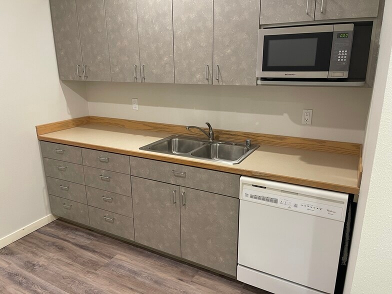 More Photos Of 1204 Railroad Ave, Bellingham Office For Lease