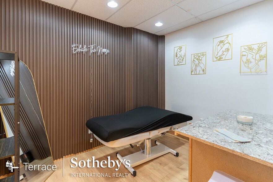 More Photos Of 11247 Queens Blvd, Forest Hills Storefront For Sale