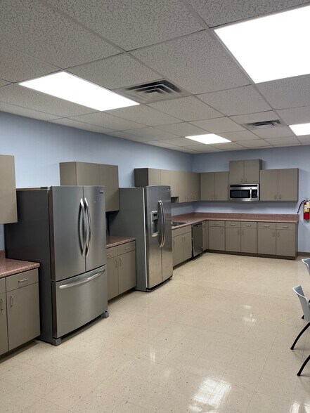 More Photos Of 110 Prosperity Blvd, Piedmont Warehouse For Lease