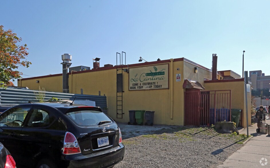 More Photos Of 60 Walnut St S, Hamilton Restaurant For Lease