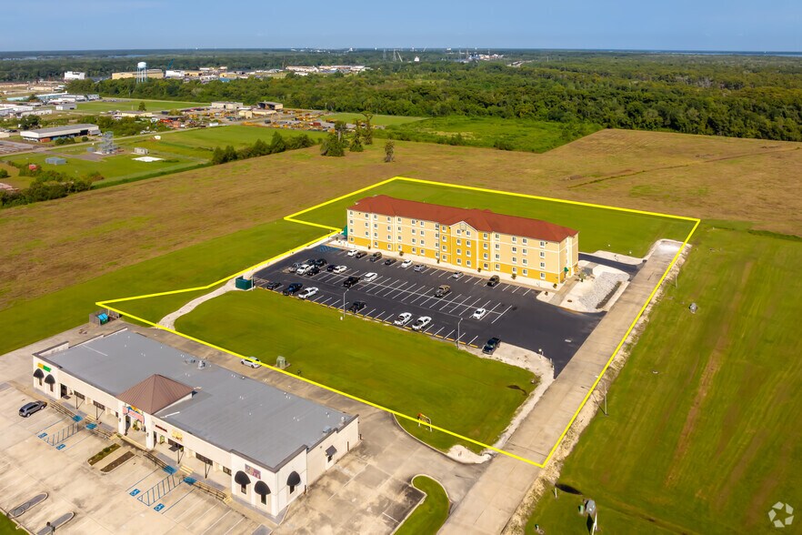 Primary Photo Of 111 Cajun Way, Amelia Hospitality For Sale