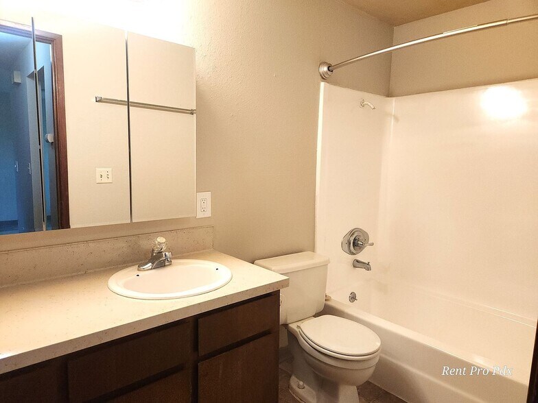 More Photos Of 3118-3124 19th Pl, Forest Grove Apartments For Sale