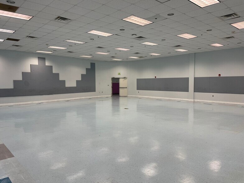 More Photos Of 6701 Crestwood Blvd, Birmingham Daycare Center For Sale