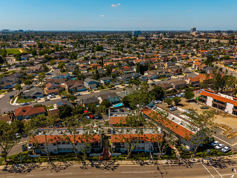 More Photos Of 1820 W Orangewood Ave, Orange Office For Lease