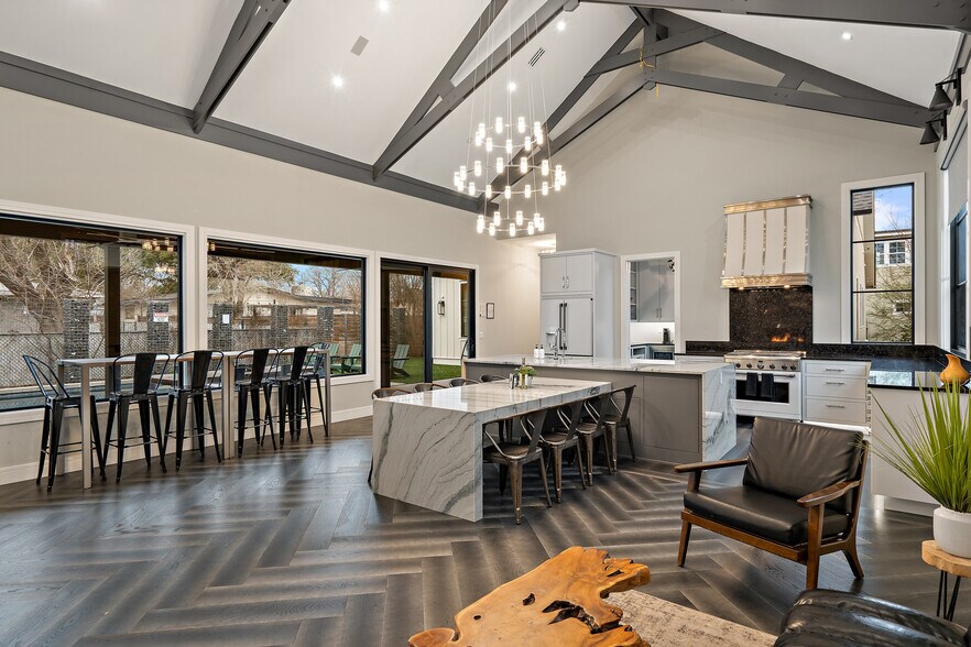 More Photos Of 106 E College St, Fredericksburg Specialty For Sale