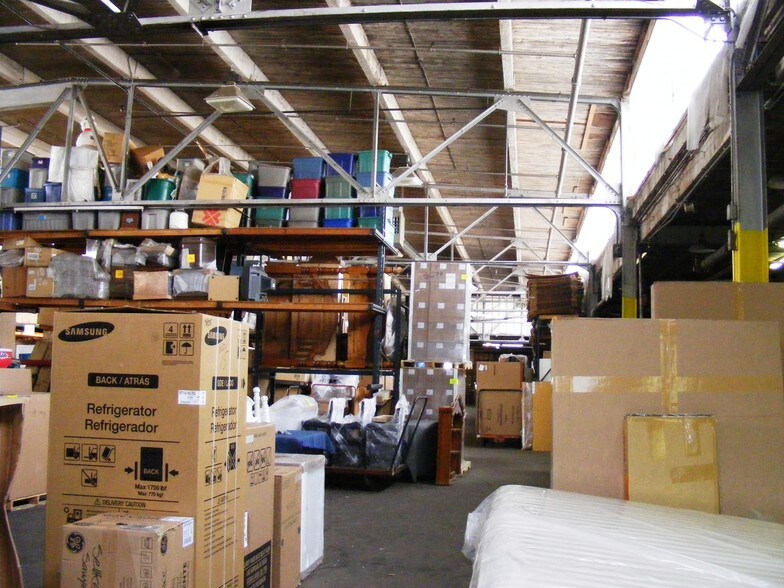 More Photos Of 6801 W 66th Pl, Bedford Park Warehouse For Lease