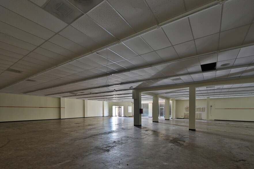 More Photos Of 7300 S Western Ave, Los Angeles Freestanding For Lease
