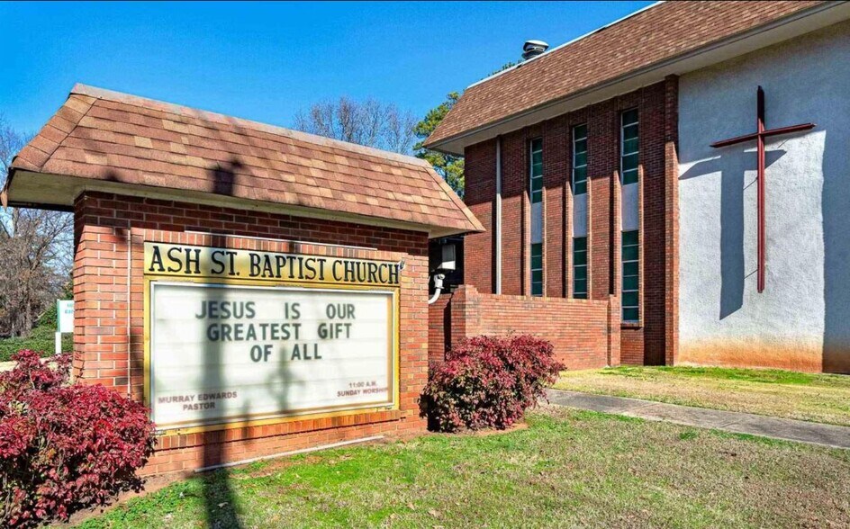 More Photos Of 5370 Ash St, Forest Park Religious Facility For Sale