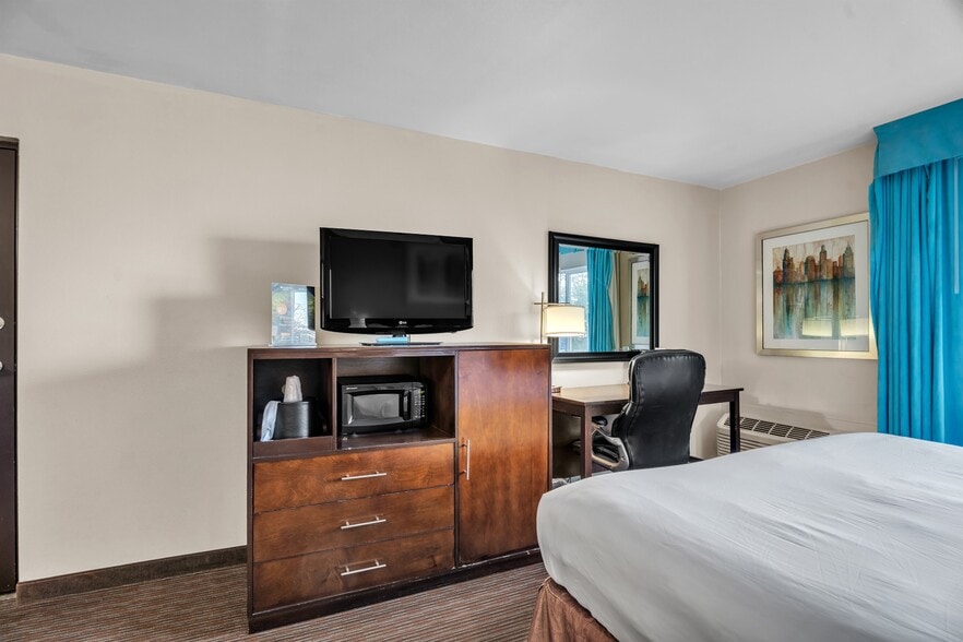 More Photos Of 3100 W Wall St, Midland Hotel For Sale