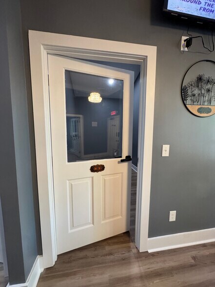 More Photos Of 301-304 Macy Dr, Roswell Medical For Lease