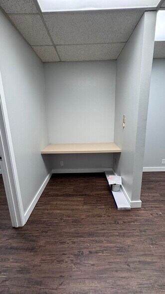 More Photos Of 556 W Bedford Euless Rd, Hurst Office For Lease