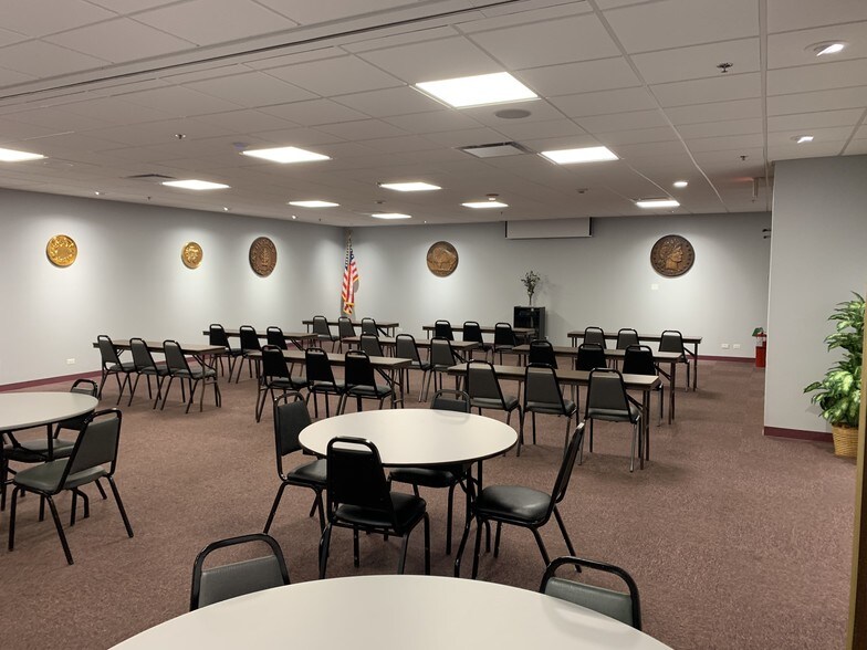 More Photos Of 7222 W Cermak Rd, North Riverside Office For Lease