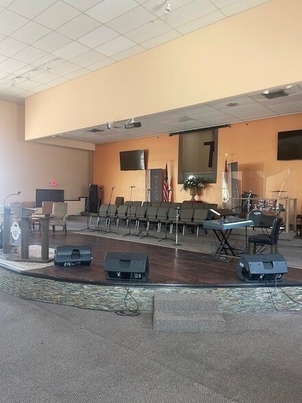 More Photos Of 1605 N Nebraska Ave, Tampa Religious Facility For Lease