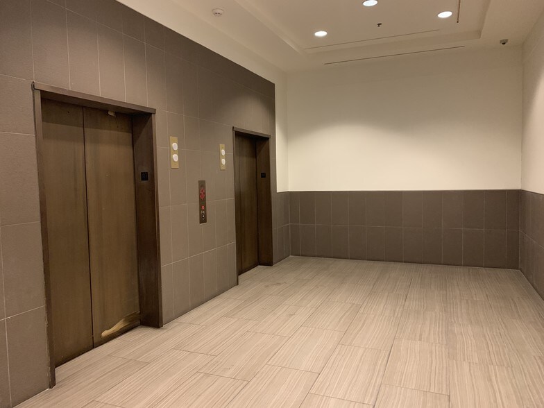 More Photos Of 49 W Maryland St, Indianapolis General Retail For Lease