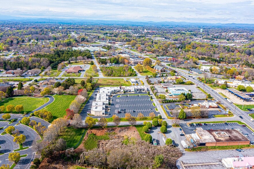 More Photos Of 1043 11th Blvd SE ave, Hickory Land For Sale