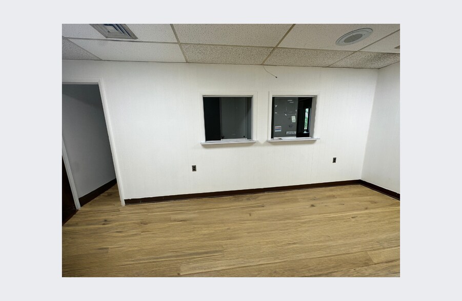 More Photos Of 74 Pascack Rd, Park Ridge Medical For Lease