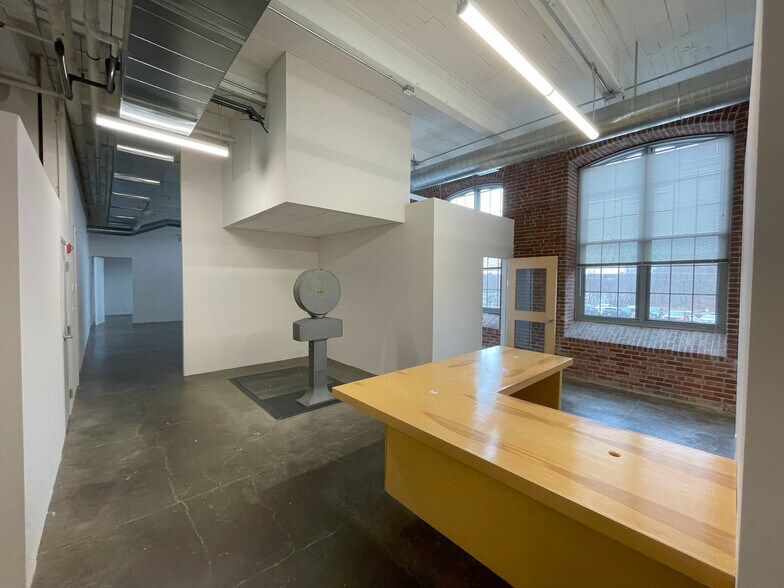 More Photos Of 10 Water St, Waterville Apartments For Lease