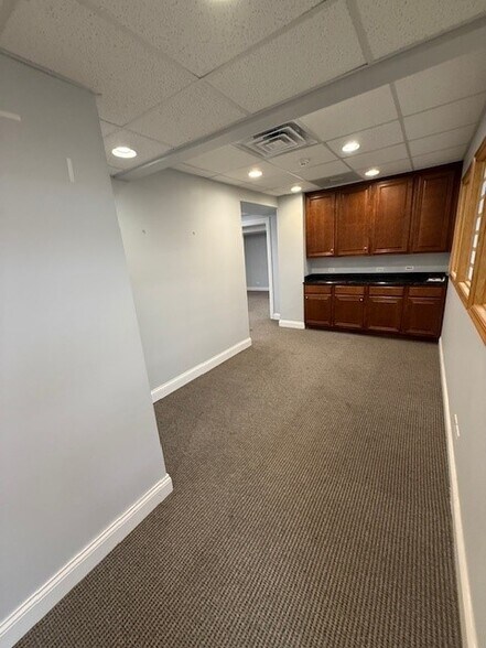 More Photos Of 47 S 6th Ave, La Grange Office For Lease