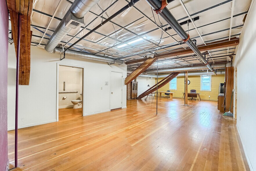 More Photos Of 611 2nd Ave, Longmont Showroom For Sale