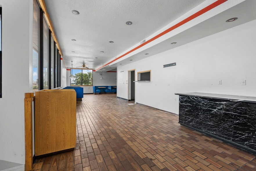 More Photos Of 3401 W Oakland Ave, Austin Truck Stop For Sale