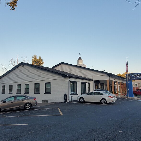 More Photos Of 820-826 S Northwest Hwy, Barrington Office For Lease