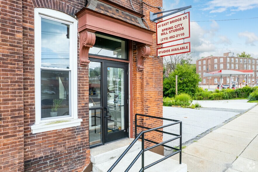 More Photos Of 20 E Bridge St, Spring City Light Manufacturing For Lease