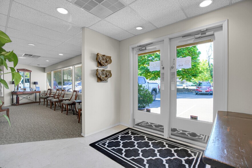 More Photos Of 11030 SW Capitol Hwy, Portland Medical For Lease