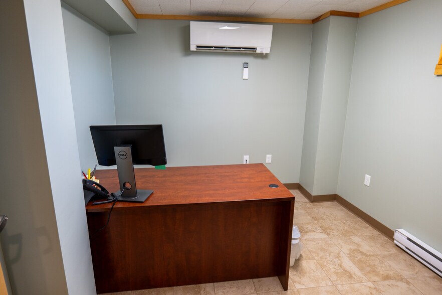 More Photos Of 4 Market Sq, Houlton Office For Sale
