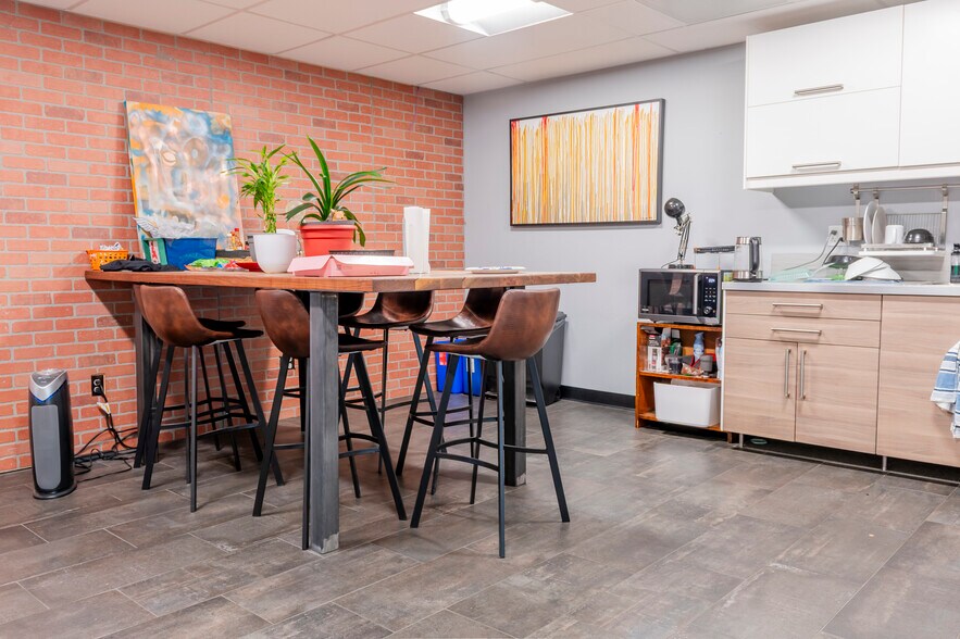More Photos Of 7414 NE Hazel Dell Ave, Vancouver Office For Sale