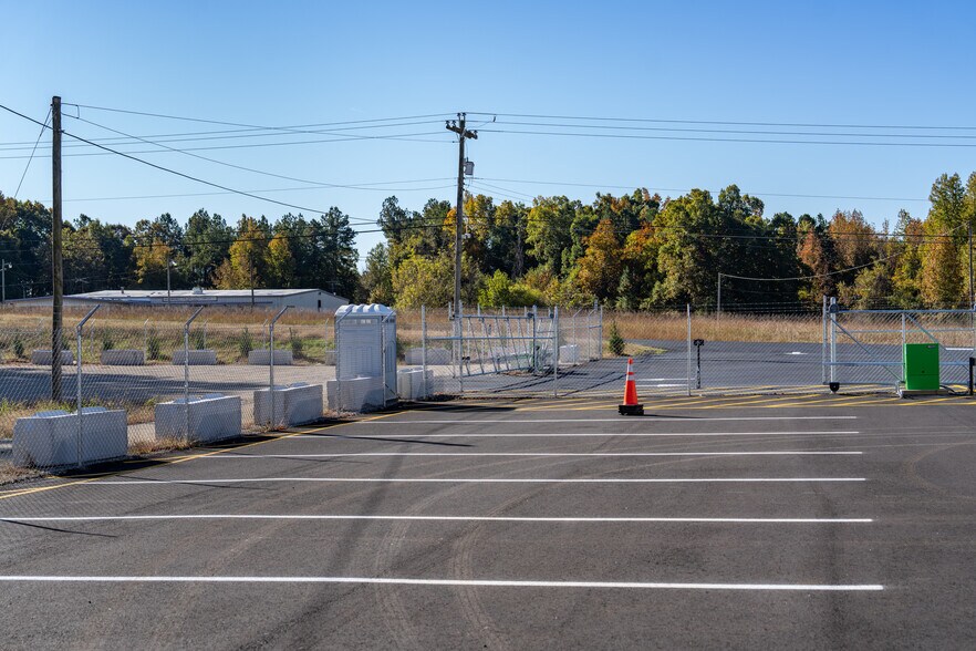 More Photos Of 1918 W Virginia Ave, Crewe Warehouse For Lease