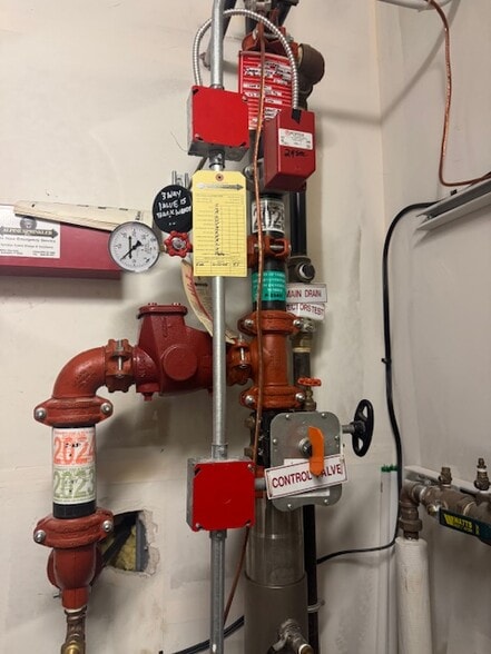 More Photos Of 73 Thompson St, South Burlington Flex For Sale