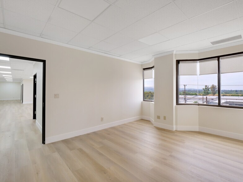 More Photos Of 5900 Sepulveda Blvd, Van Nuys Office For Sale