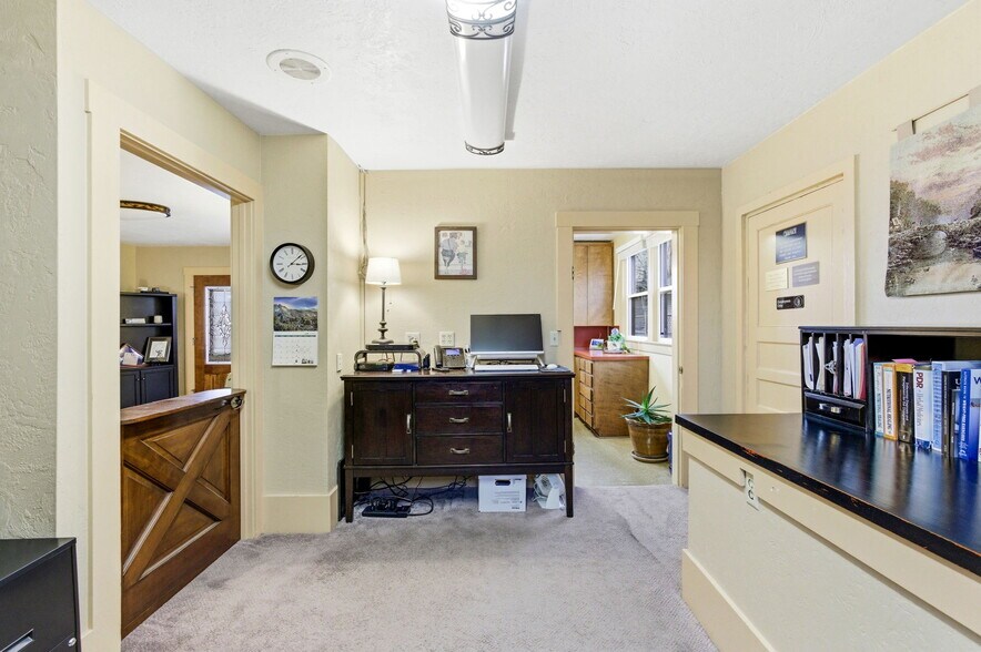 More Photos Of 830 Saginaw St S, Salem Medical For Sale