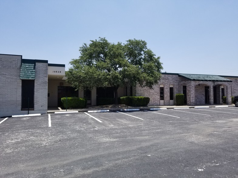 More Photos Of 10818 Gulfdale St, San Antonio Flex For Lease