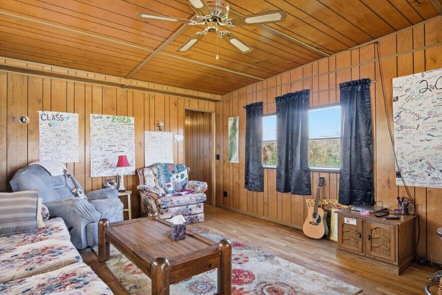 More Photos Of 204 Douglas Ln, Pearisburg Hospitality For Sale