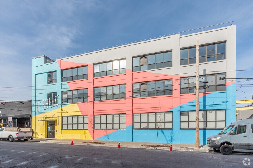 More Photos Of 315 Meserole St, Brooklyn Office For Lease