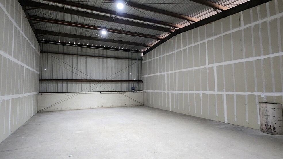 More Photos Of 3650 N 40th Ave, Phoenix Warehouse For Lease