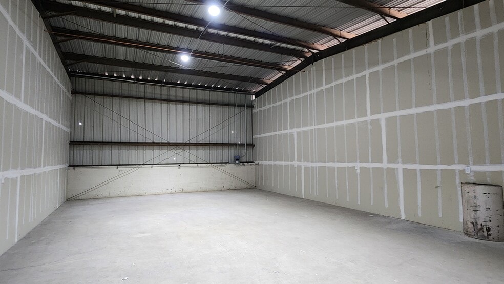 More Photos Of 3650 N 40th Ave, Phoenix Warehouse For Sale