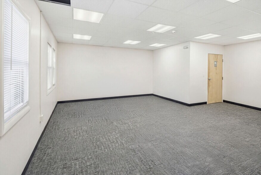 More Photos Of 540-544 Douglas Ave, Providence Office For Sale