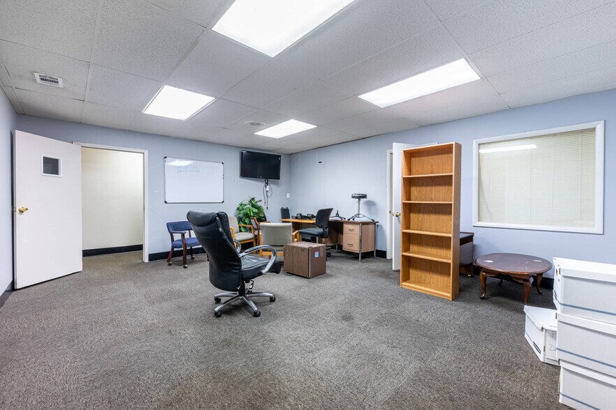 More Photos Of 6 S Smithville Rd, Dayton Office For Sale
