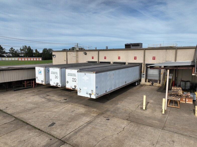 More Photos Of 1 Poulan Dr, Nashville Warehouse For Lease
