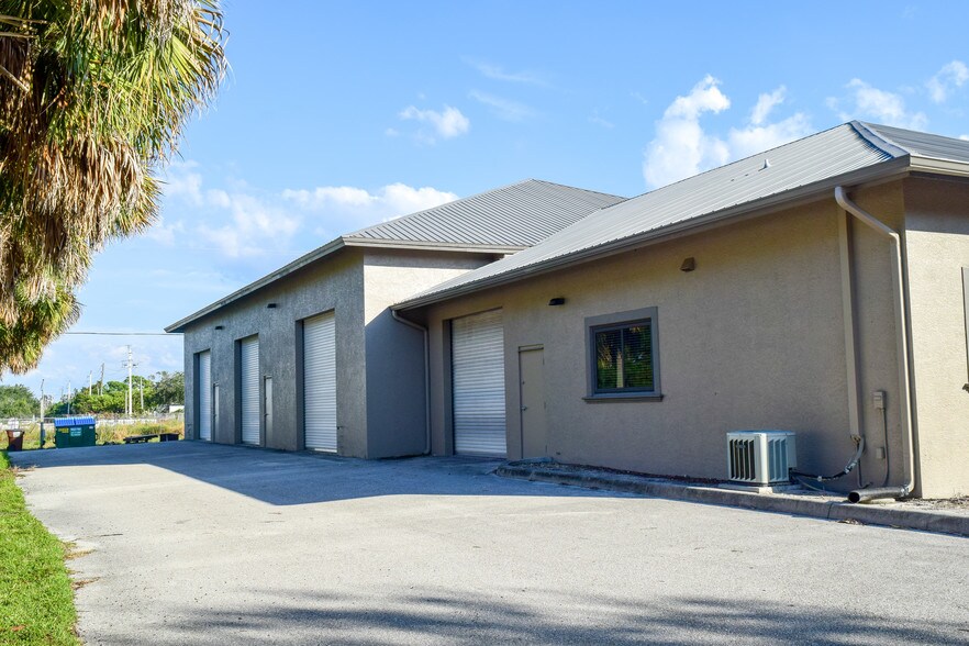 More Photos Of 17161 Alico Center Rd, Fort Myers Warehouse For Lease