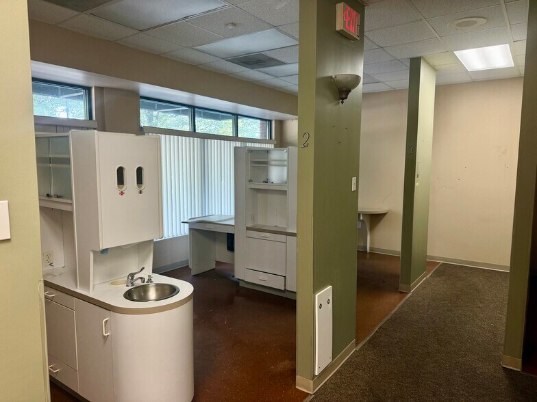 More Photos Of 3660 Cascade Rd, Atlanta Storefront For Lease