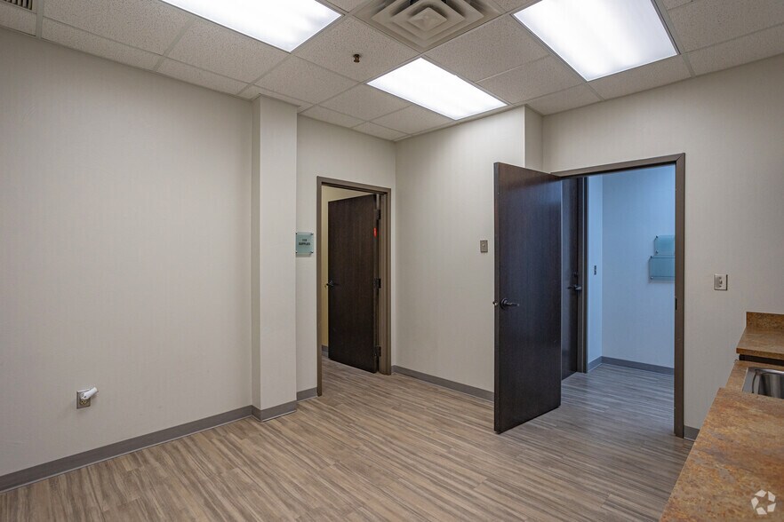 More Photos Of 14001 McAuley Blvd, Oklahoma City Medical For Sale