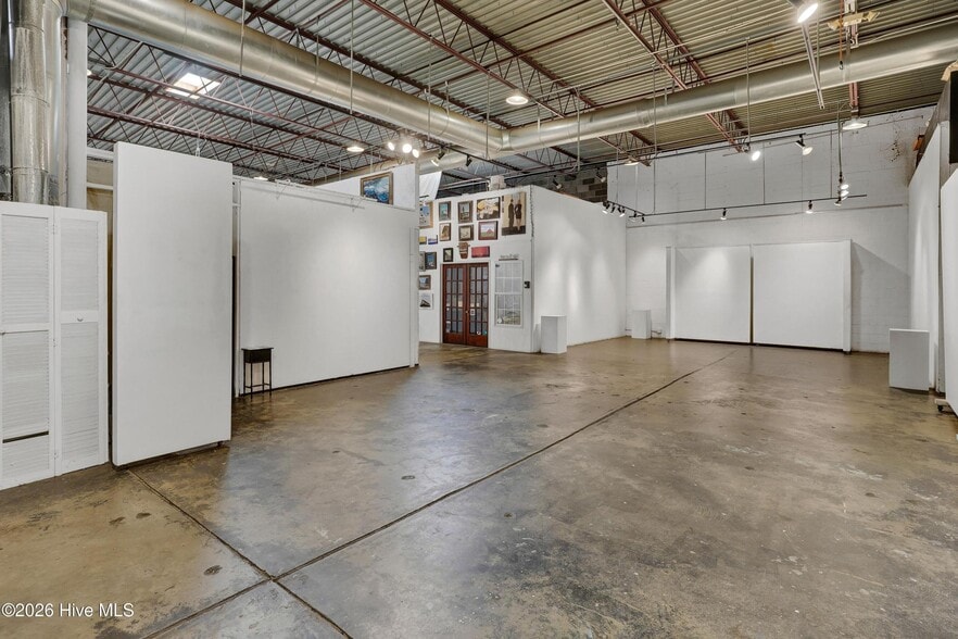 More Photos Of 711 S 5th Ave, Wilmington General Retail For Sale