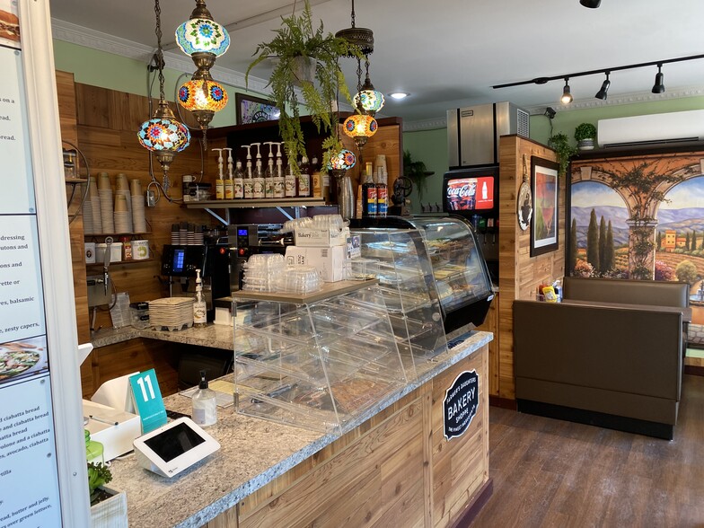 More Photos Of 118 Hoffman St, Saugatuck Storefront Retail Residential For Lease