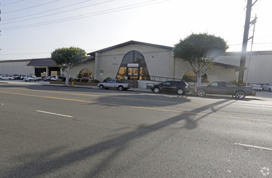 More Photos Of 13720 S Western Ave, Gardena Warehouse For Lease
