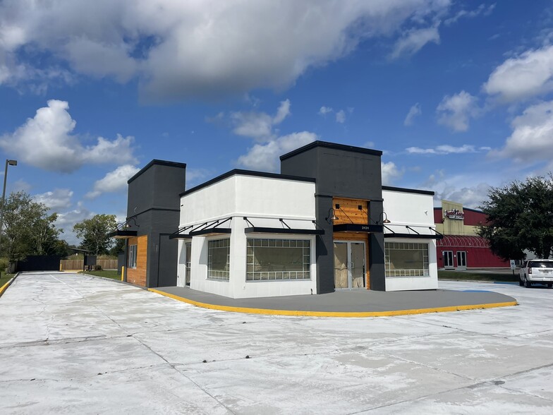 Primary Photo Of 2424 Ambassador Caffery Pky, Lafayette Fast Food For Sale