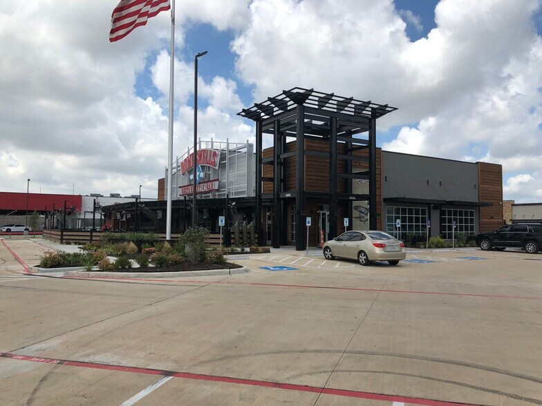 More Photos Of 6860 Southwest Fwy, Houston Storefront Retail Office For Lease